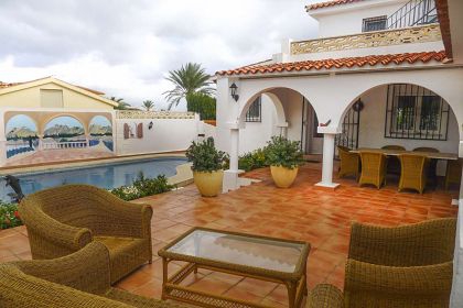Villa with 4 bedroom in town 279386