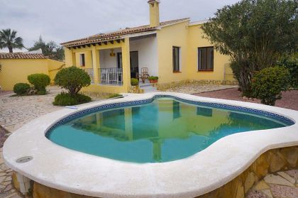 Villa for sale in town 279405