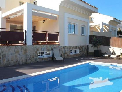 Villa for sale in town 279420