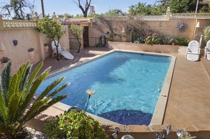 Villa for sale in town, Spain 279424