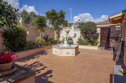 Villa for sale in town, Alicante 279424