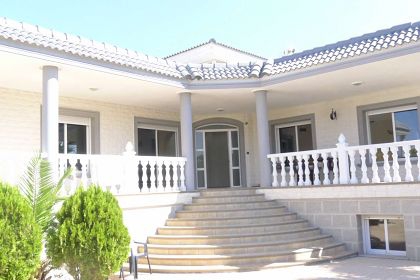 Villa for sale in town 279459