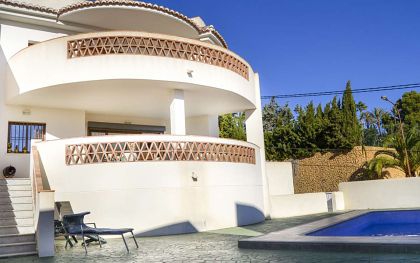 Villa for sale in town, Spain 279476