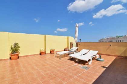 Villa for sale in town, Spain 279487