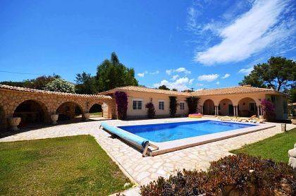 Villa for sale in town 279587