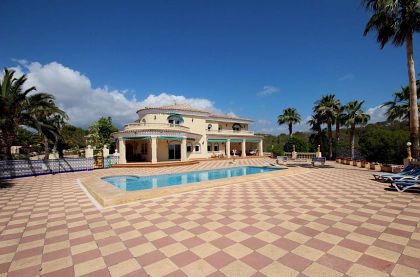 Villa for sale in town, Spain 279591