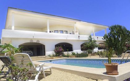 Villa for sale in town 279687