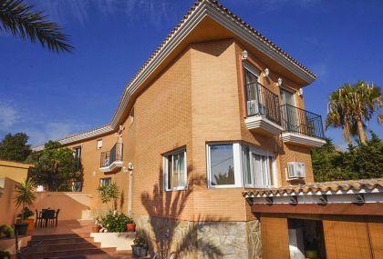 Villa for sale in town 279730