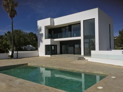 Villa with 4 bedroom in town 280383