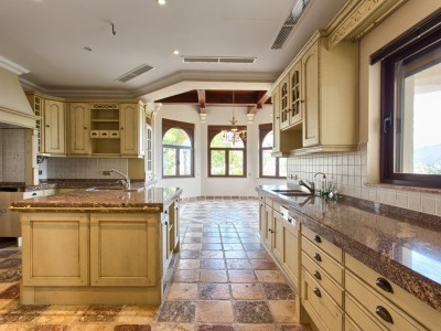 El Paraiso property: Villa with 7 bedroom in El Paraiso, Spain 281200