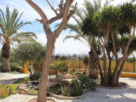 Villa for sale in town, Spain 281565