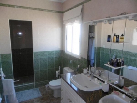 Villa with 5 bedroom in town 281575
