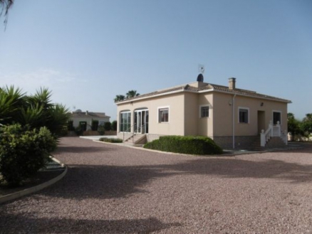 Villa for sale in town 281584