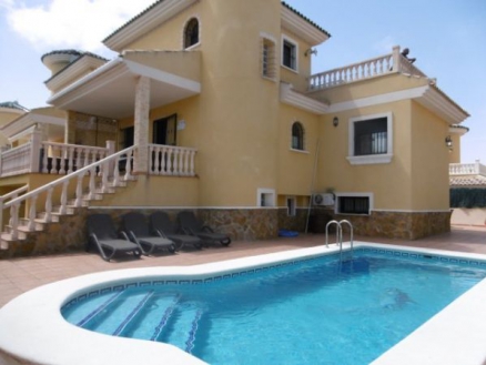 Villa for sale in town 281585