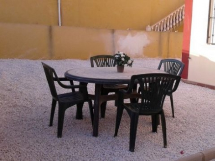 Villa for sale in town, Spain 281598