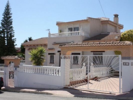 Villa for sale in town 281614