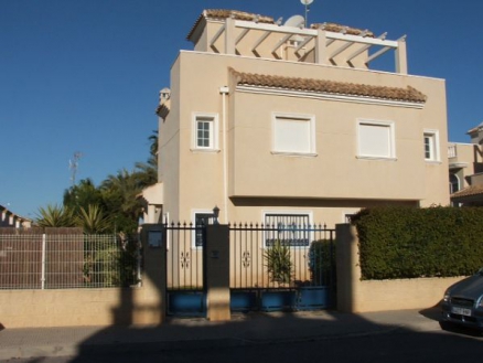 Villa for sale in town 281619