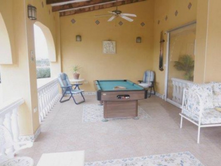 Villa with 3 bedroom in town 281649
