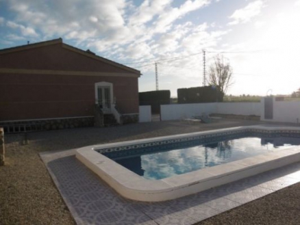 Villa with 3 bedroom in town 281697