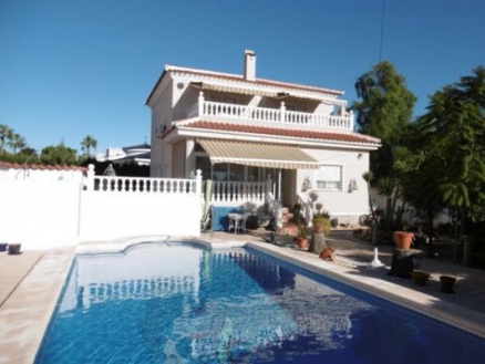 Villa for sale in town 281698