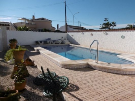 Villa with 4 bedroom in town 281698