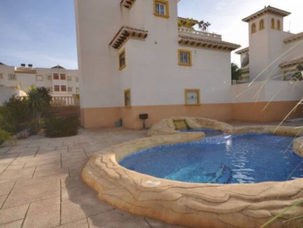 Villa for sale in town, Spain 281700