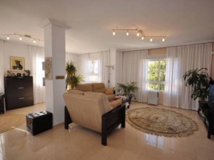 Villa with 3 bedroom in town 281700