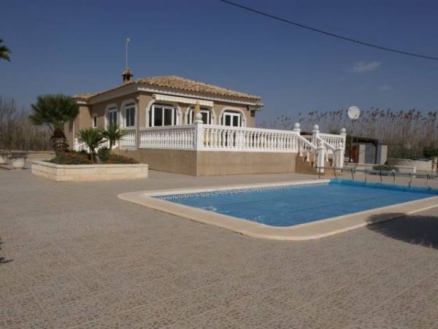 Villa for sale in town 281713