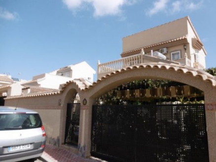 Villa for sale in town 281732