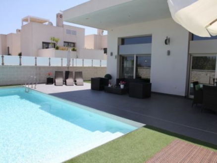 Villa for sale in town, Spain 281747