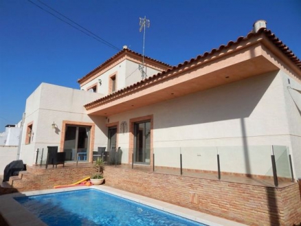 Villa for sale in town 281776