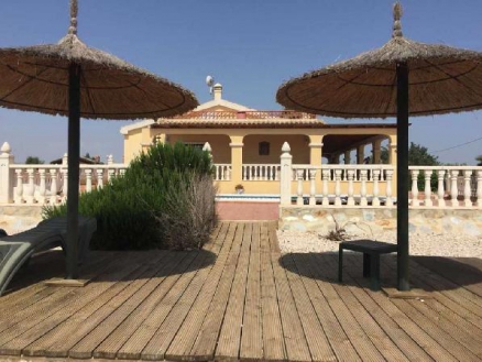 Villa for sale in town 282444