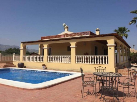 Villa for sale in town, Spain 282444
