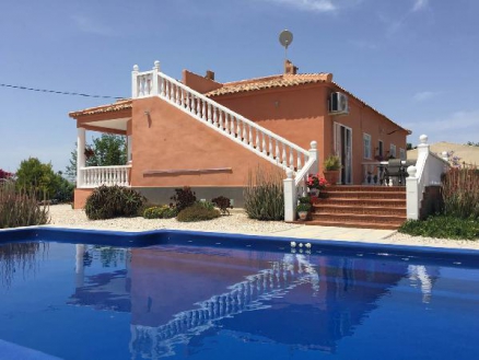 Villa for sale in town, Spain 282445