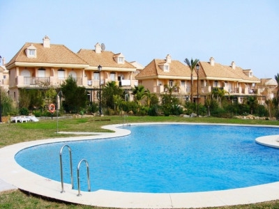 La Linea De La Concepcion property: Townhome for sale in La Linea De La Concepcion 283315
